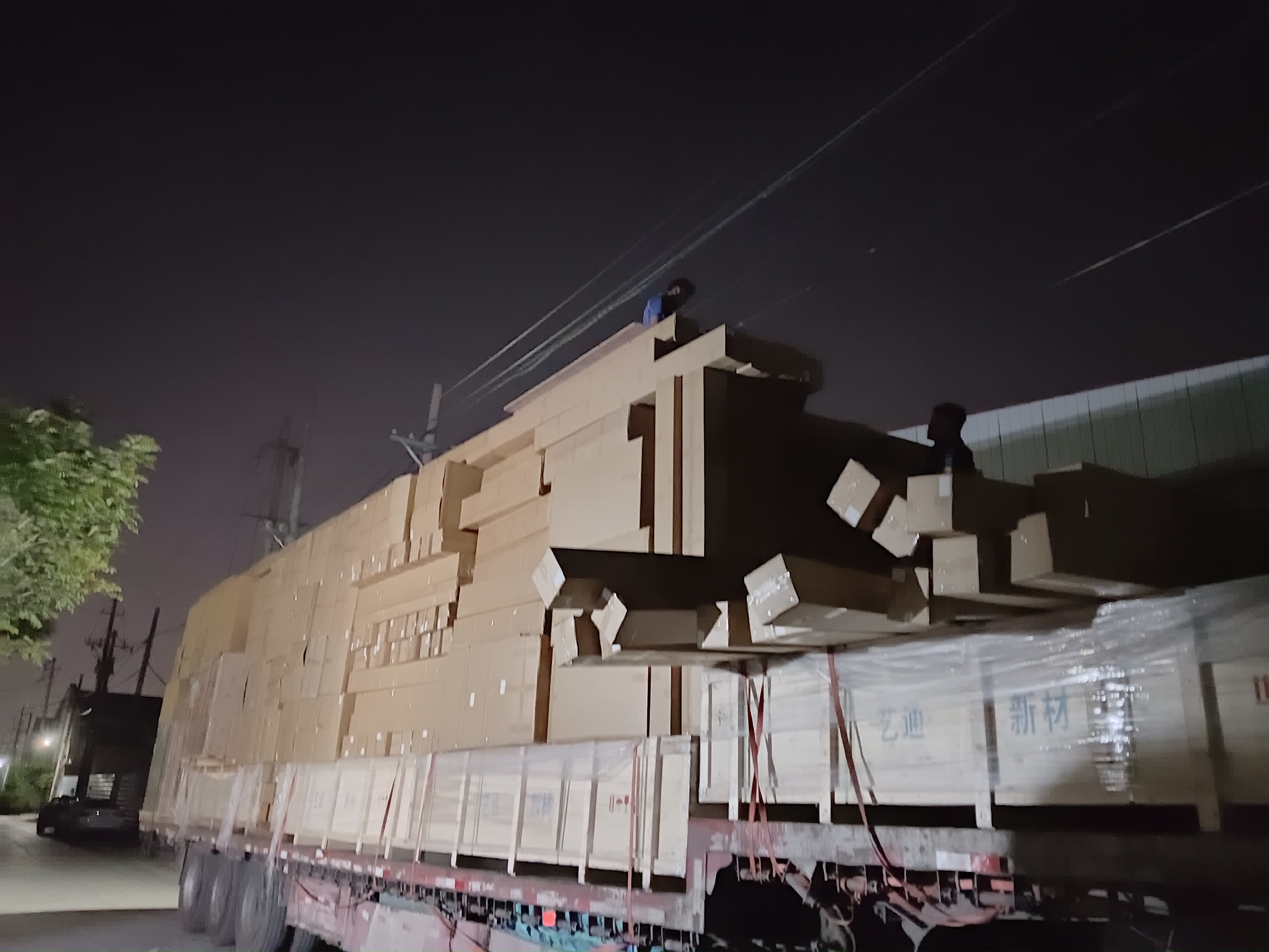 銳凱過(guò)濾-2024.06.28除塵濾筒裝車現(xiàn)場(chǎng)……